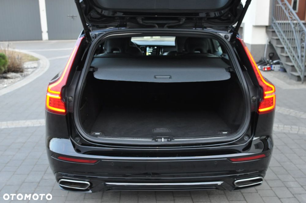 Volvo V60 D4 R-Design - 11