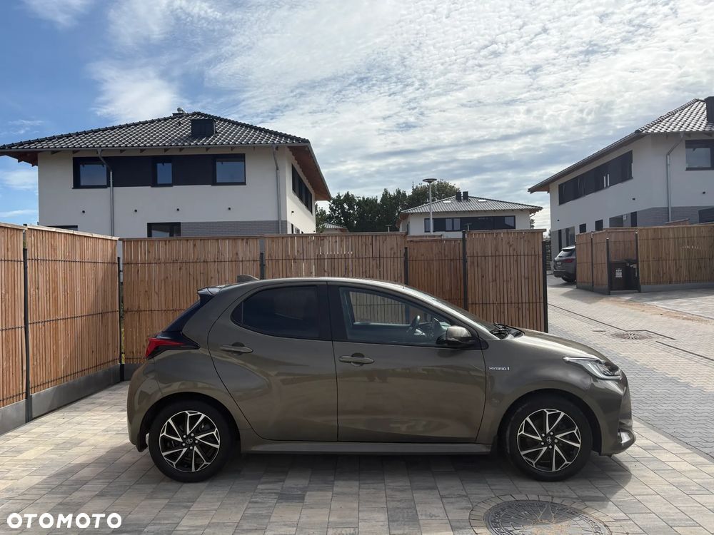 Toyota Yaris Hybrid 100 Premium - 2