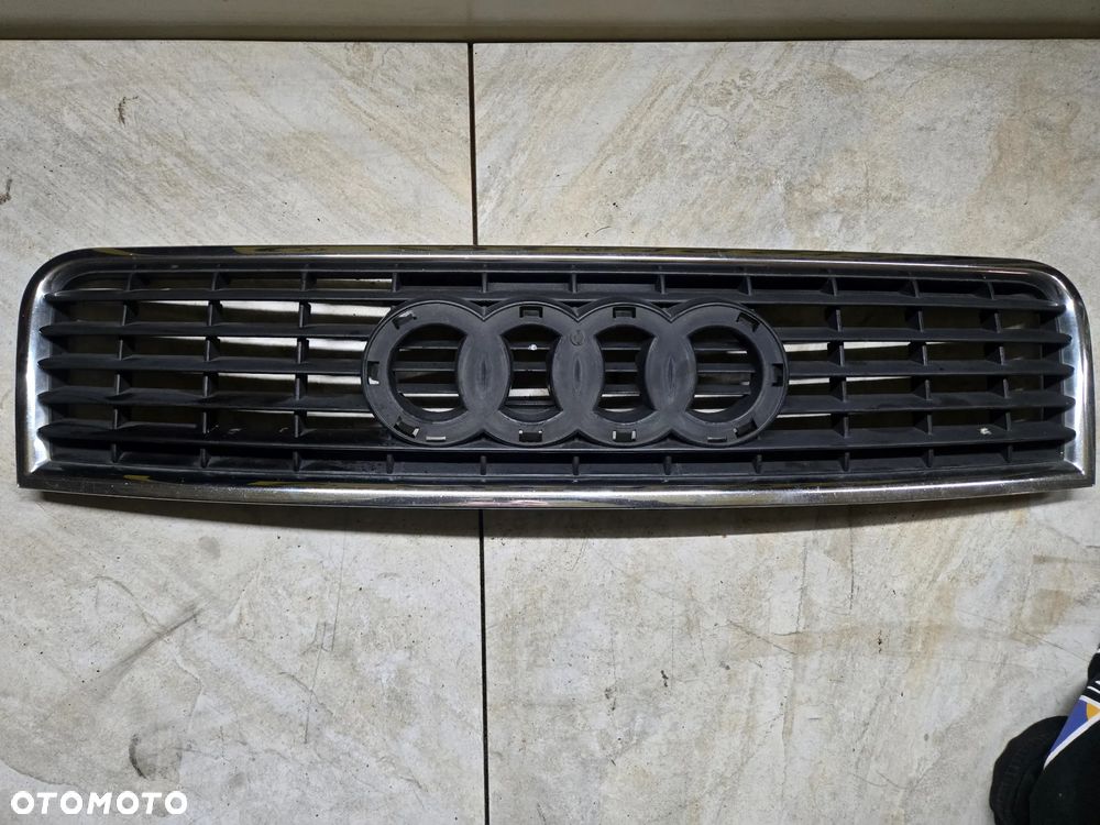 AUDI A4 B6 GRILL - 2