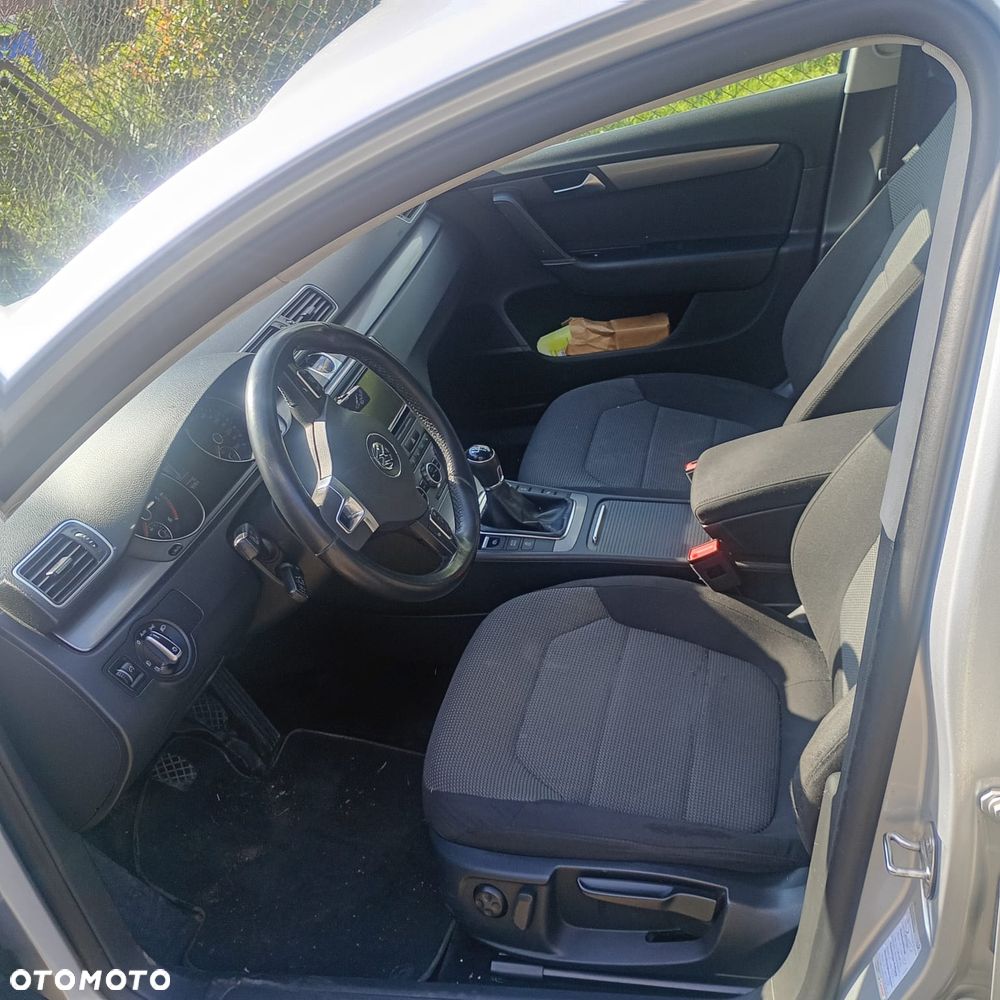 Volkswagen Passat - 11