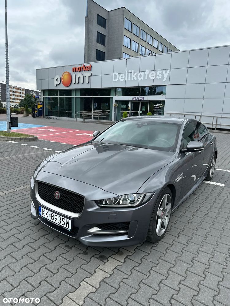 Jaguar XE 20d R-Sport - 18