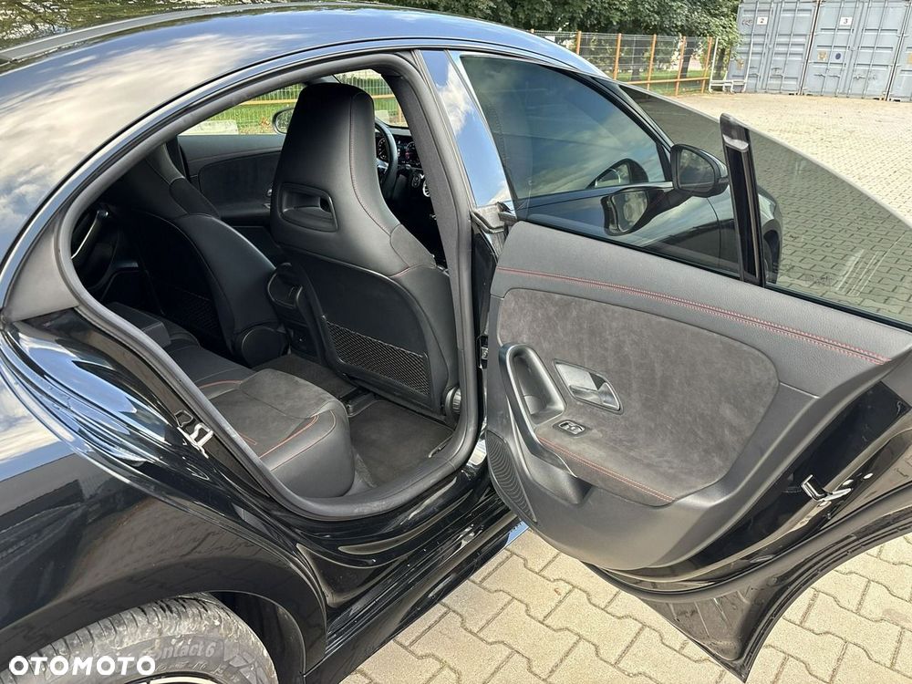 Mercedes-Benz CLA 200 7G-DCT - 18