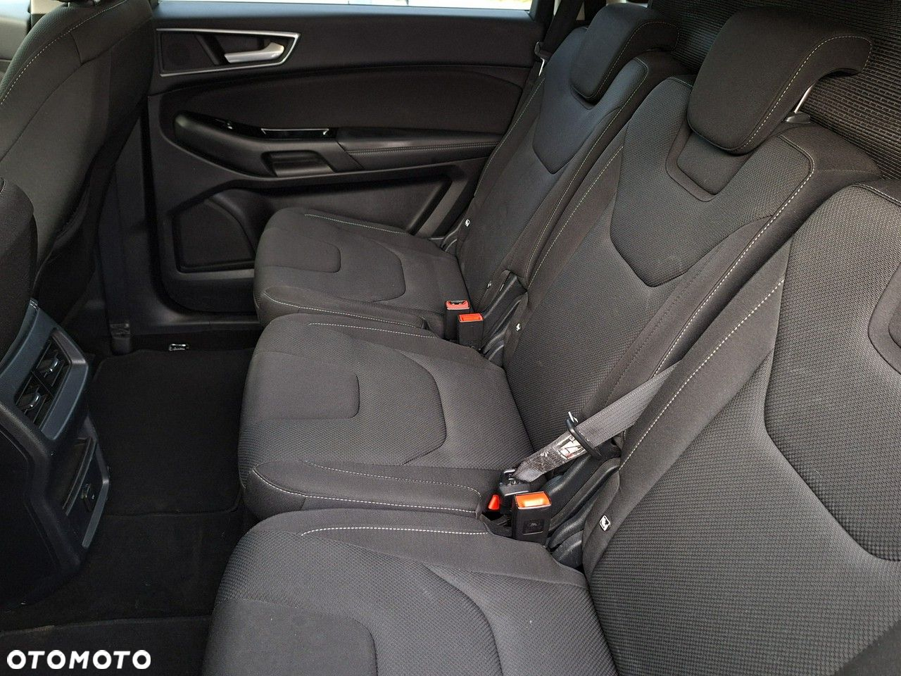 Ford S-Max - 11
