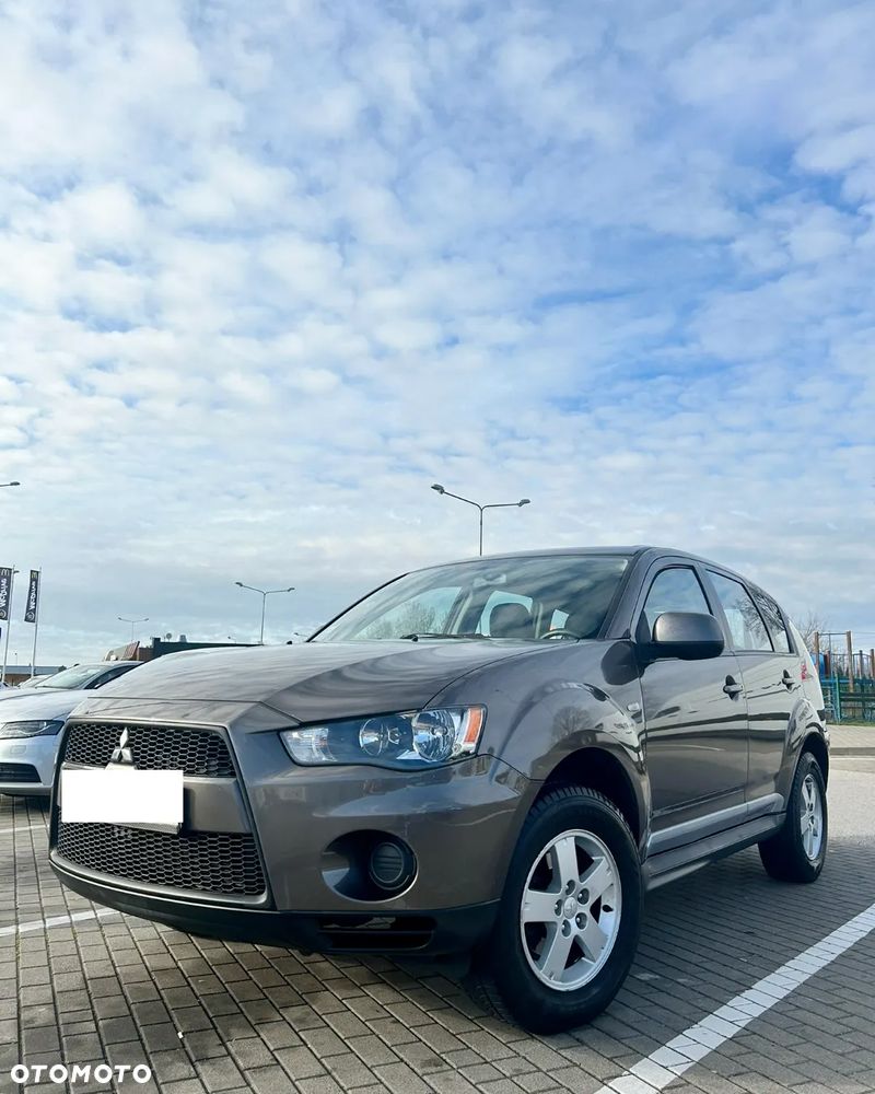 Mitsubishi Outlander 2.0 Invite 2WD - 1