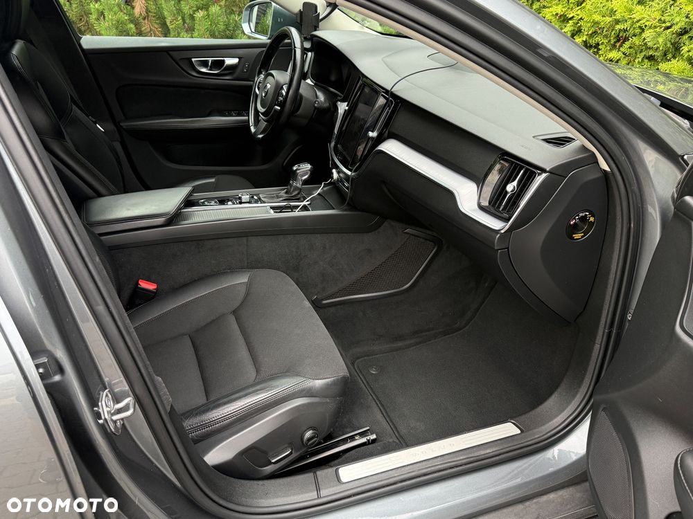 Volvo V60 Cross Country - 10