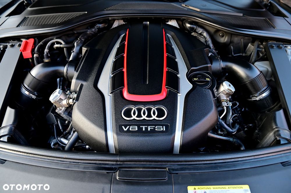 Audi S8 - 32