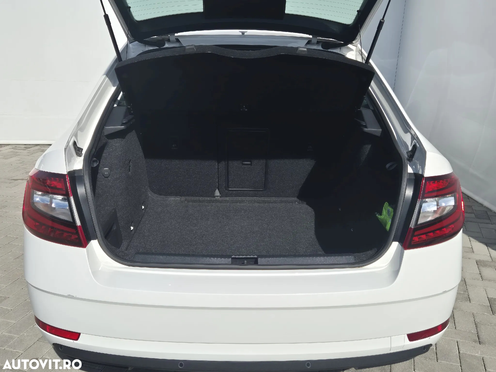 Skoda Octavia 2.0 TDI DSG Style - 24