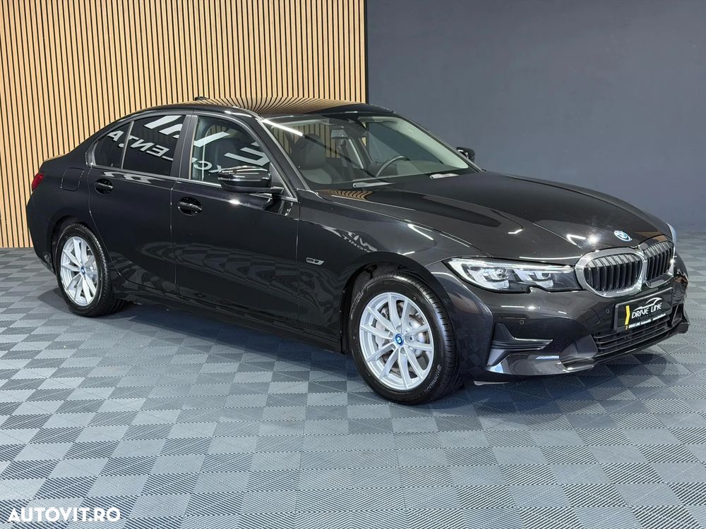 BMW 3 Series 2022 photo 3
