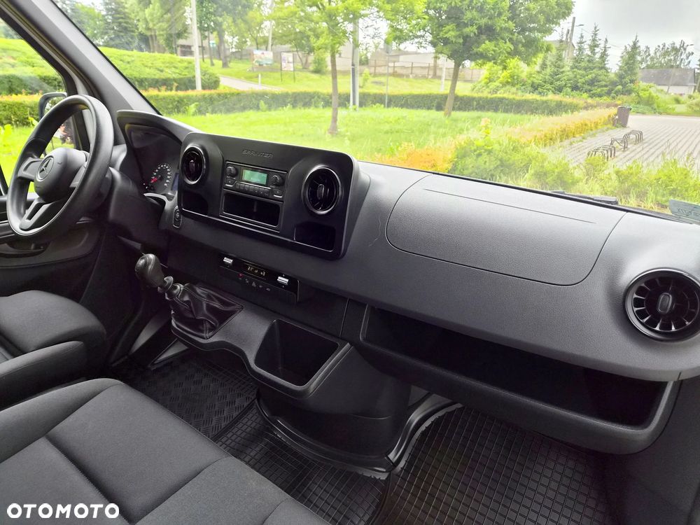 Mercedes-Benz Sprinter - 24