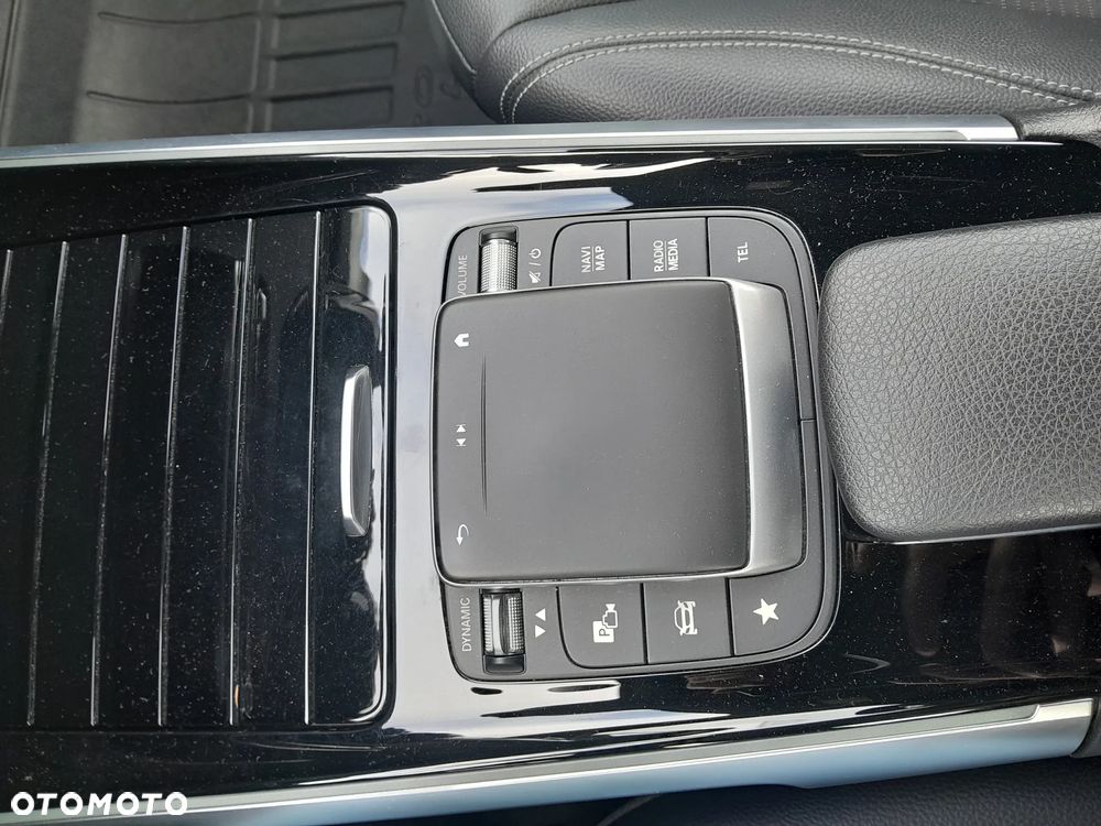 Mercedes-Benz GLB 250 4-Matic Progressive 8G-DCT - 11