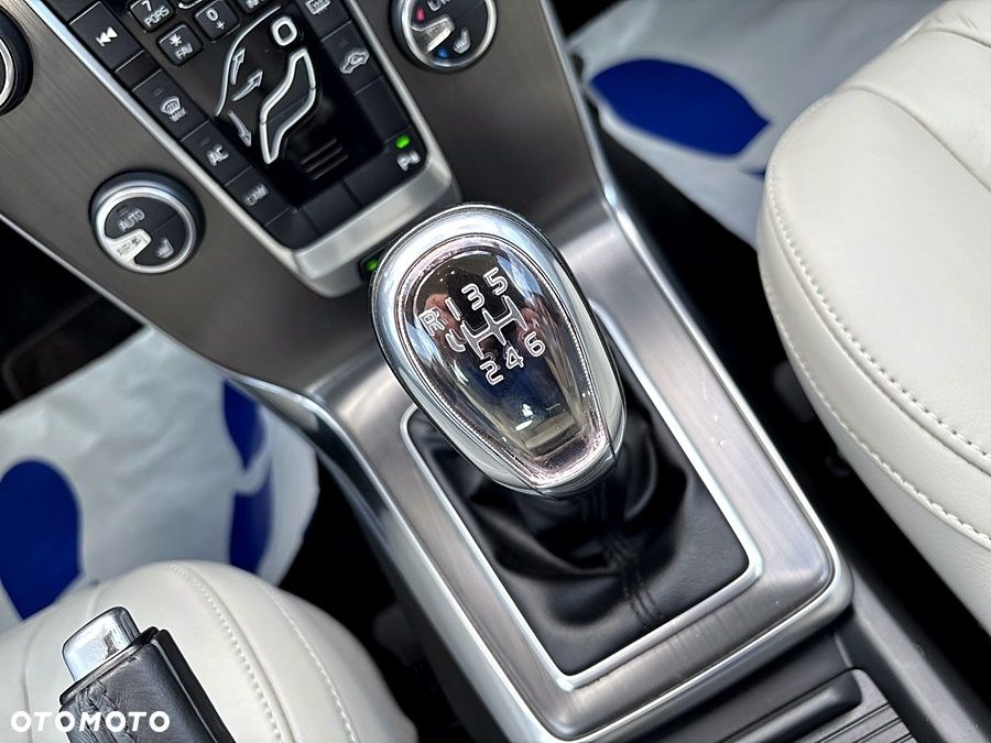 Volvo V40 D2 Summum - 31