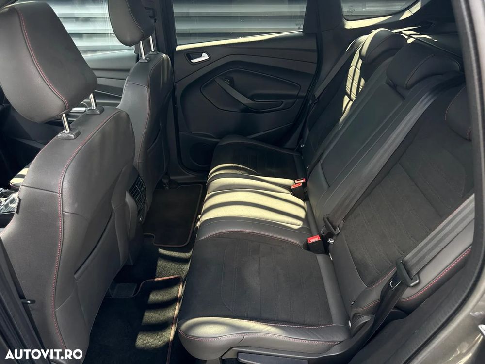Ford Kuga 2.0 TDCi 4WD Powershift ST-Line - 27