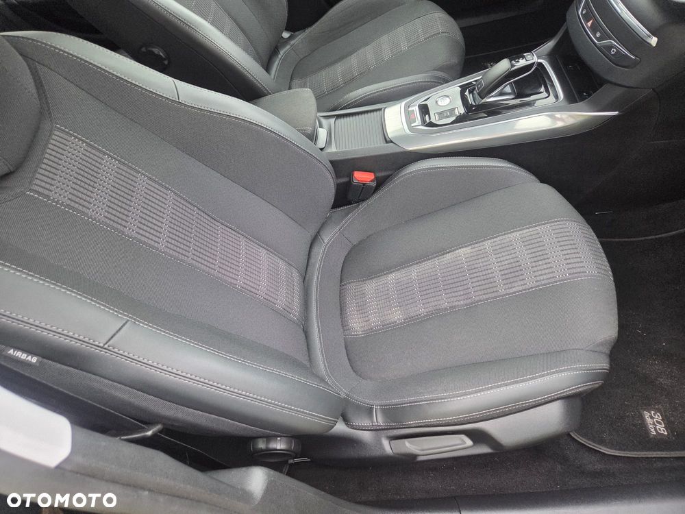 Peugeot 308 BlueHDi 130 EAT8 Black Edition - 24