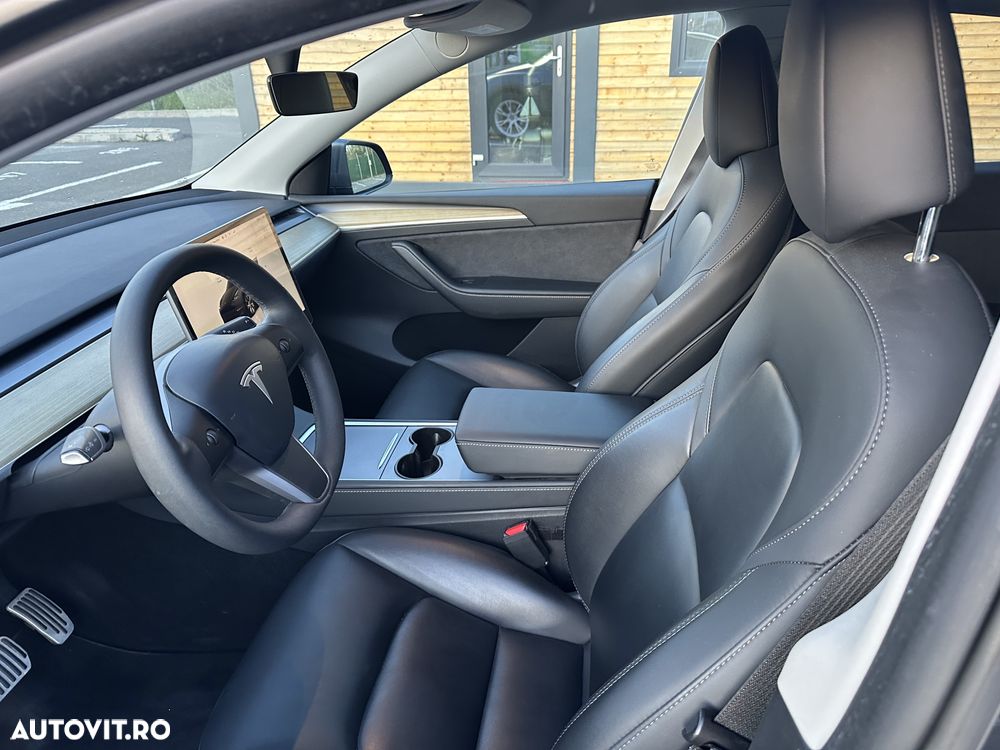 Tesla Model Y - 13