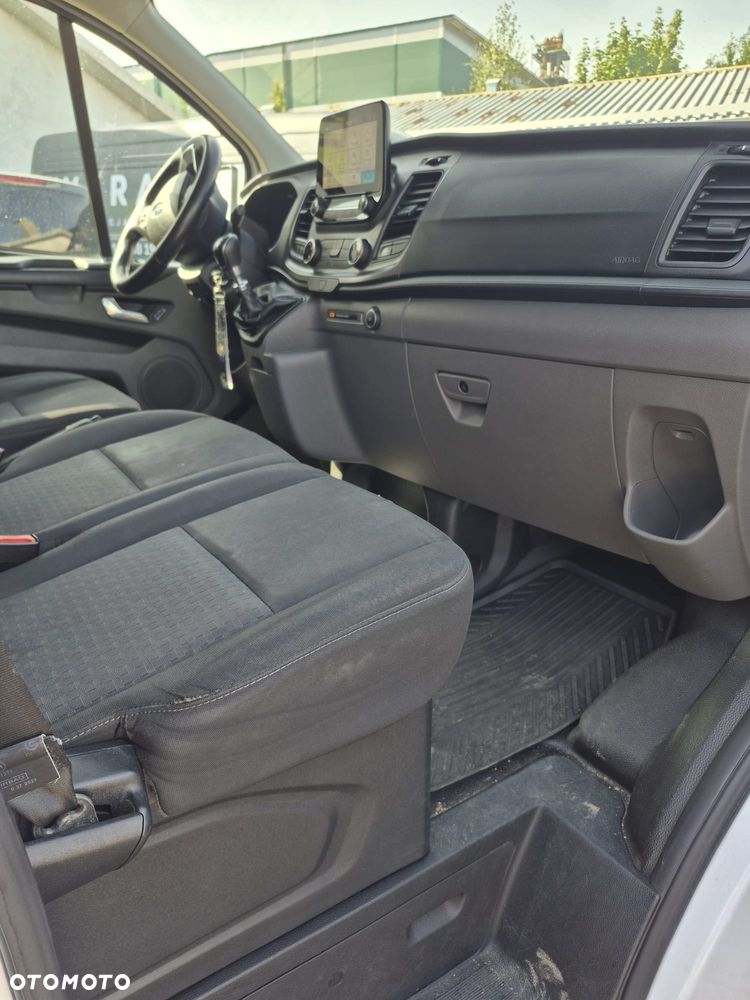 Ford Tourneo Custom - 8