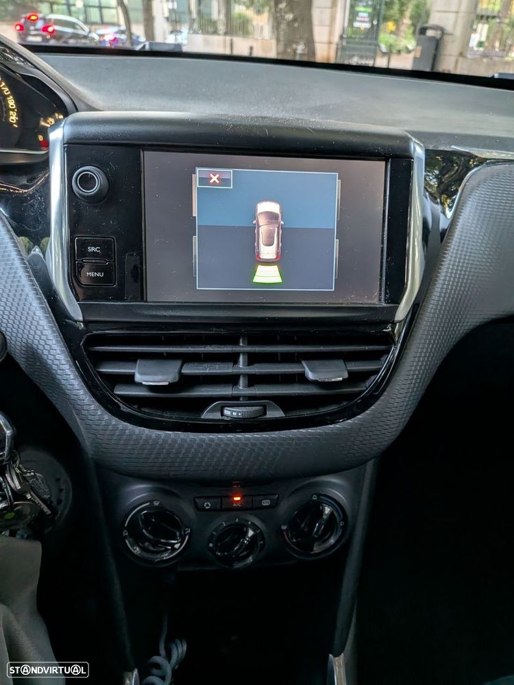 Peugeot 2008 - 8