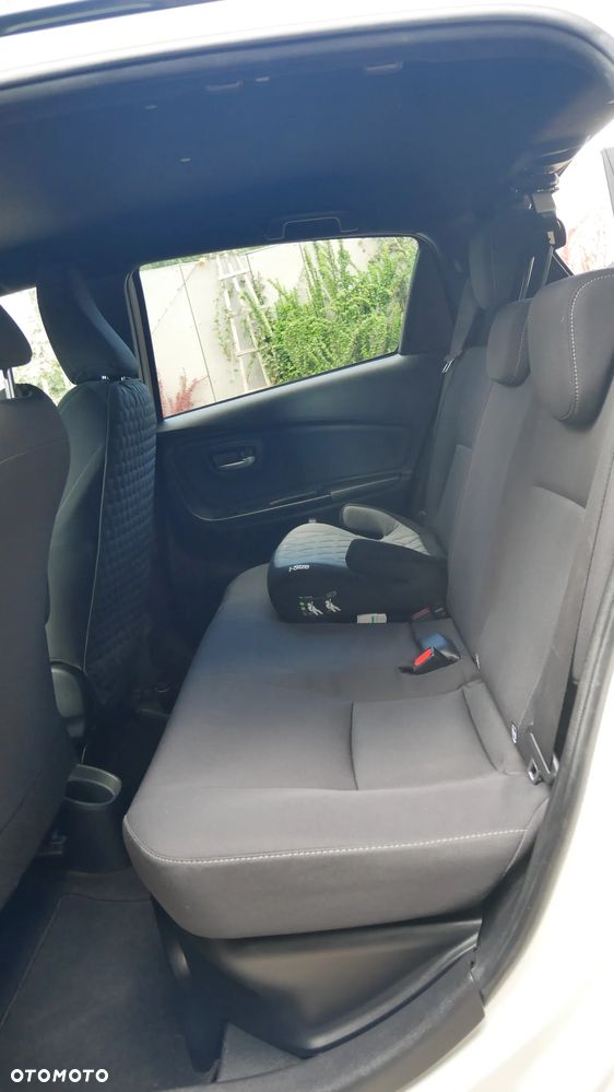 Toyota Yaris Hybrid 100 Selection Platinum - 16