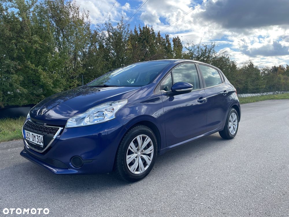 Peugeot 208 - 8