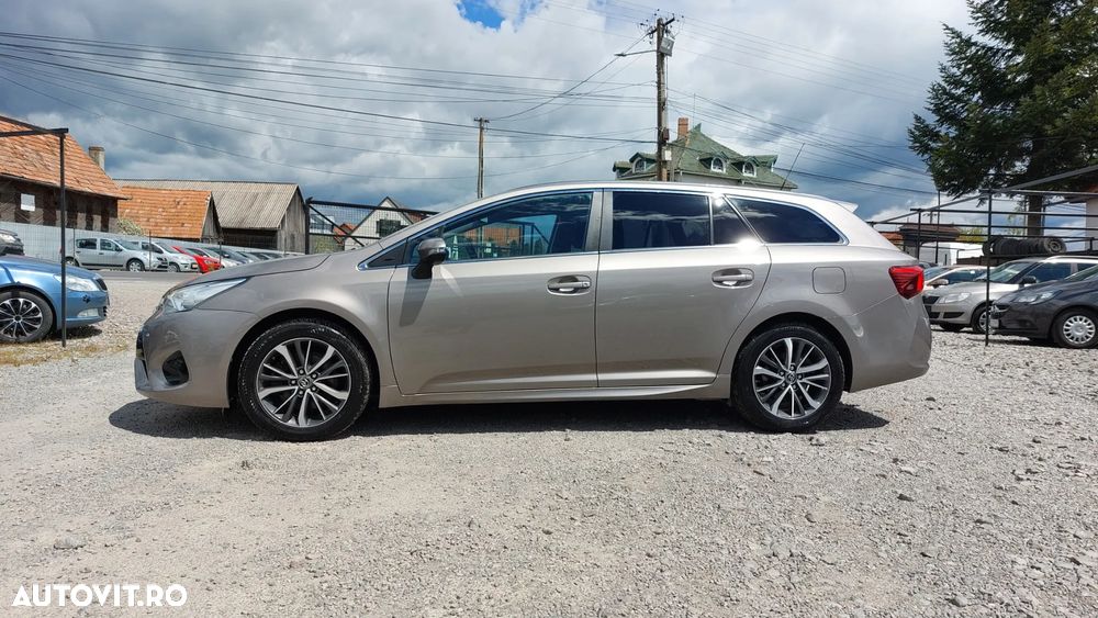 Toyota Avensis 2.0 D-4D Elegance - 9