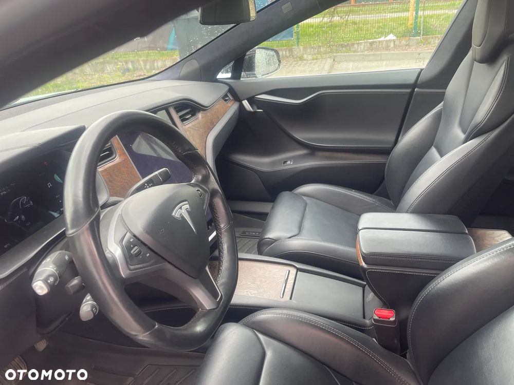 Tesla Model S - 3