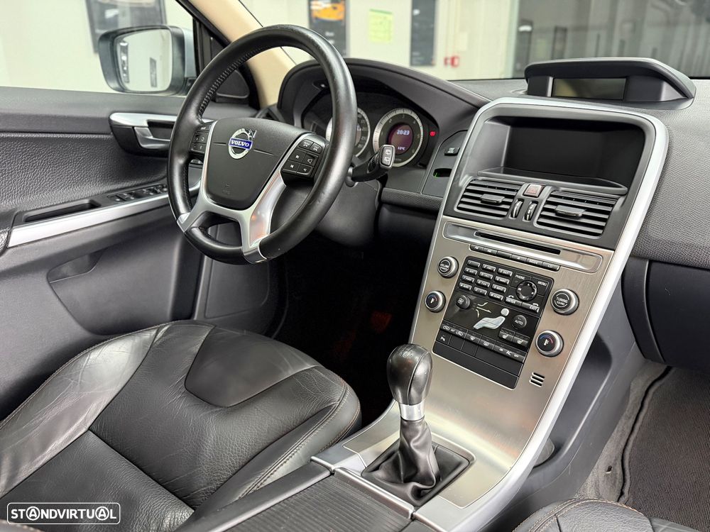 Volvo XC 60 2.4 D Drive Momentum - 26