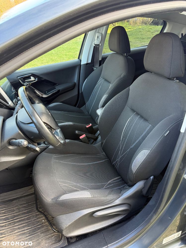 Peugeot 208 - 11