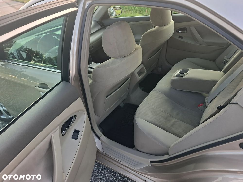 Toyota Camry - 11