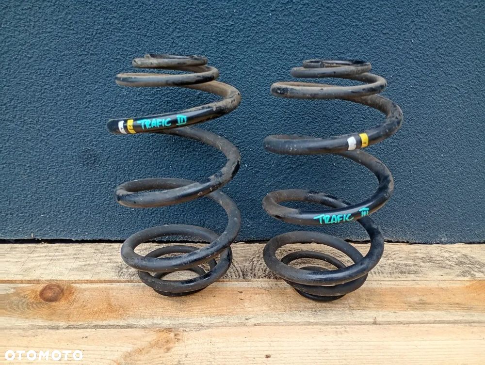 sprężyna tylna tył lewa prawa renault trafic iii vivaro b talento 2014-2025 - 1