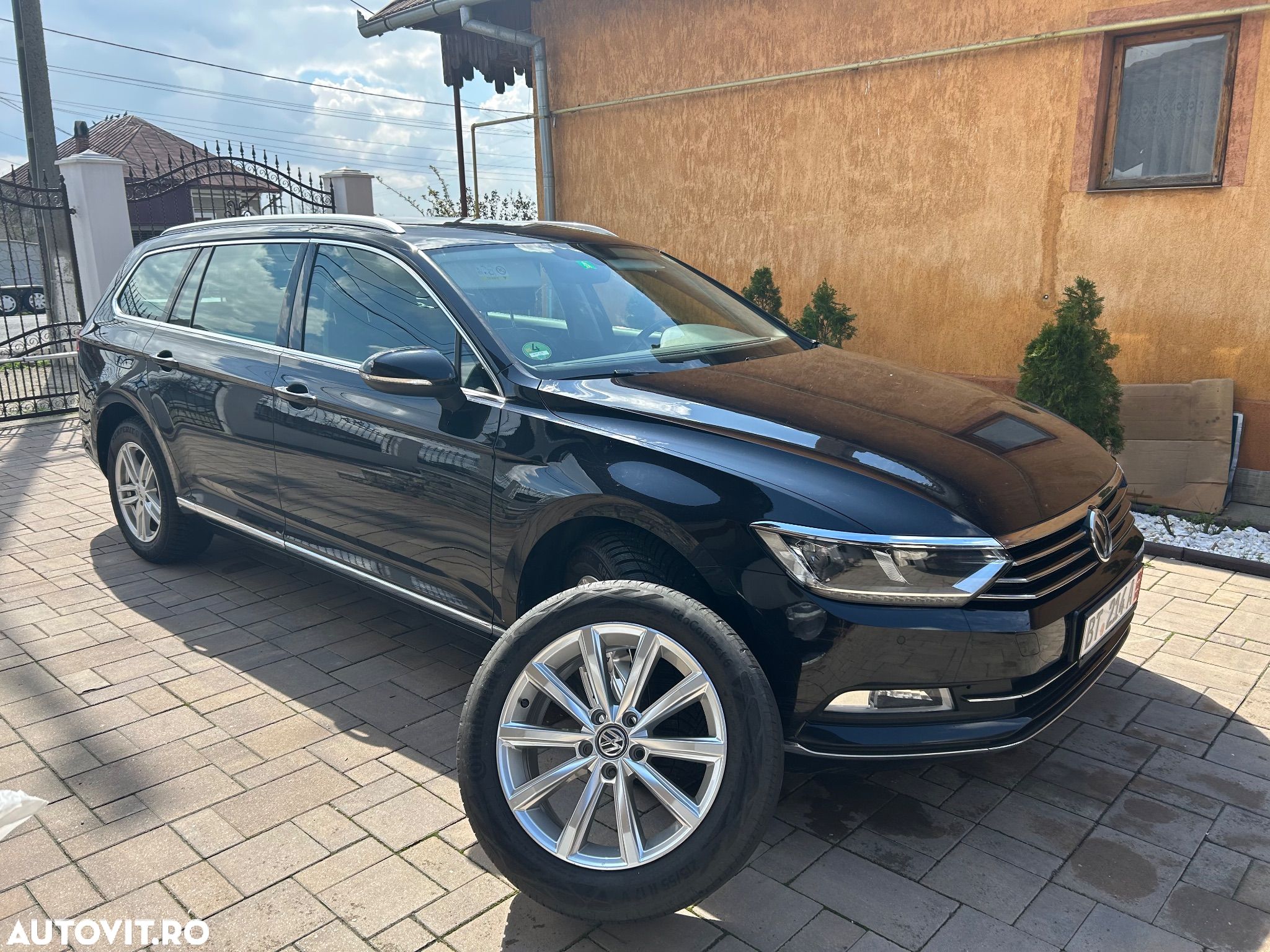 Volkswagen Passat - 1