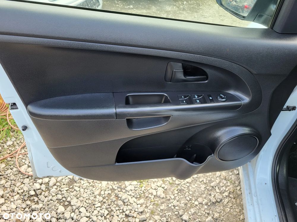 Kia Venga 1.6 CVVT Dream Team Edition - 11