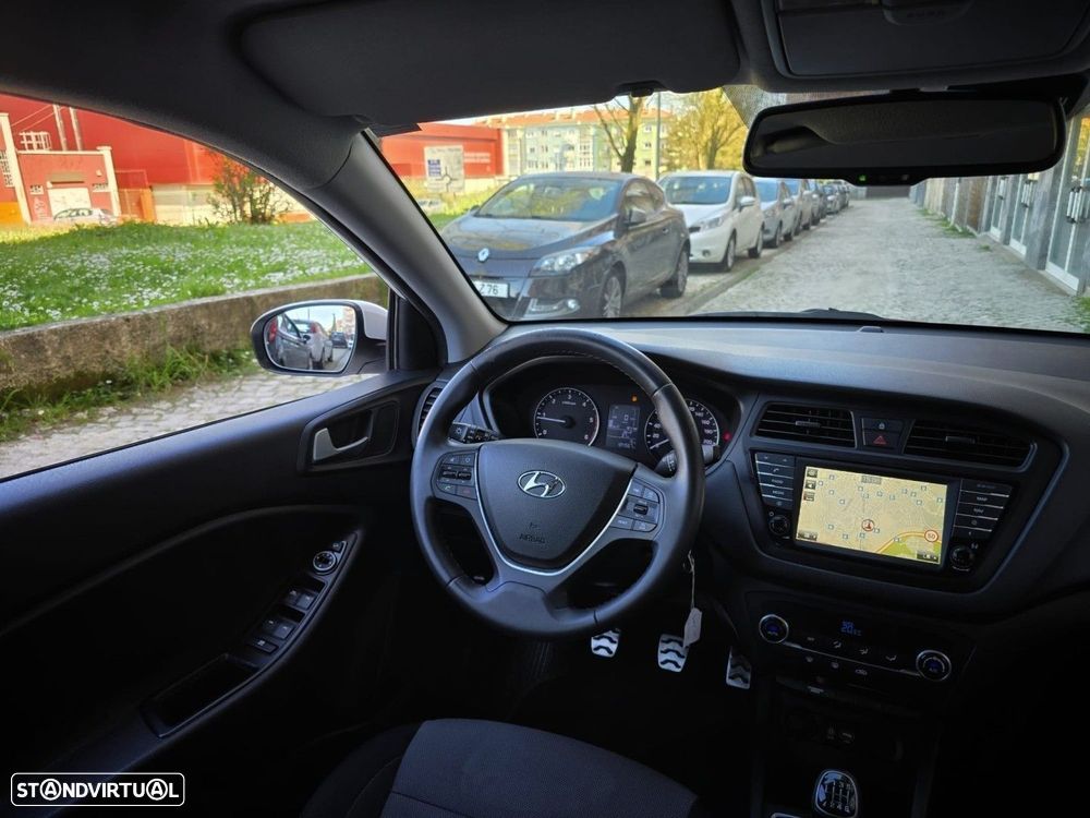 Hyundai i20 Active 1.4 CRDi Comfort Navi - 15