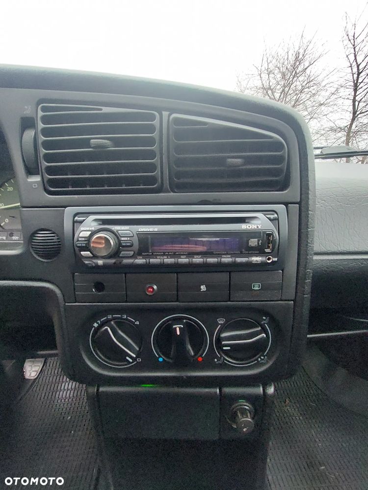 Volkswagen Passat 1.9 TD CL - 10