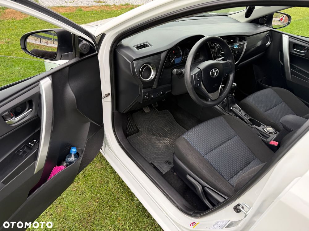 Toyota Auris - 10