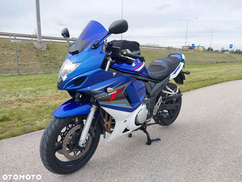 Suzuki GSX - 16