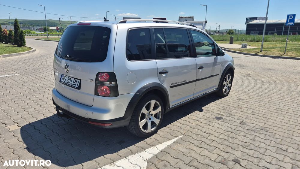 Volkswagen Touran - 6