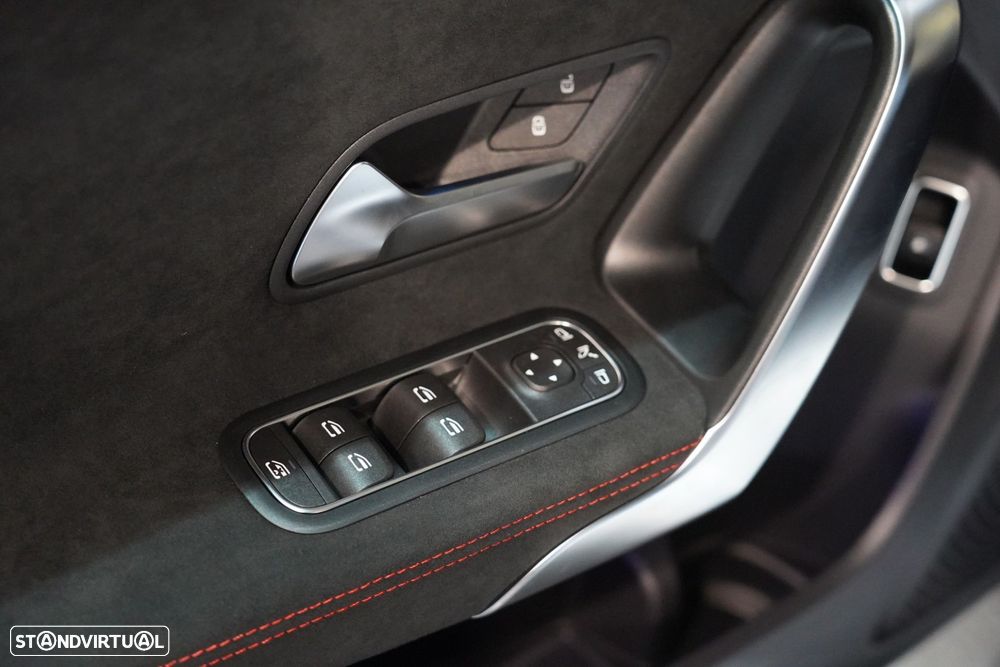 Mercedes-Benz A 250 ver-e-8g--dct-edition-amg-line - 34