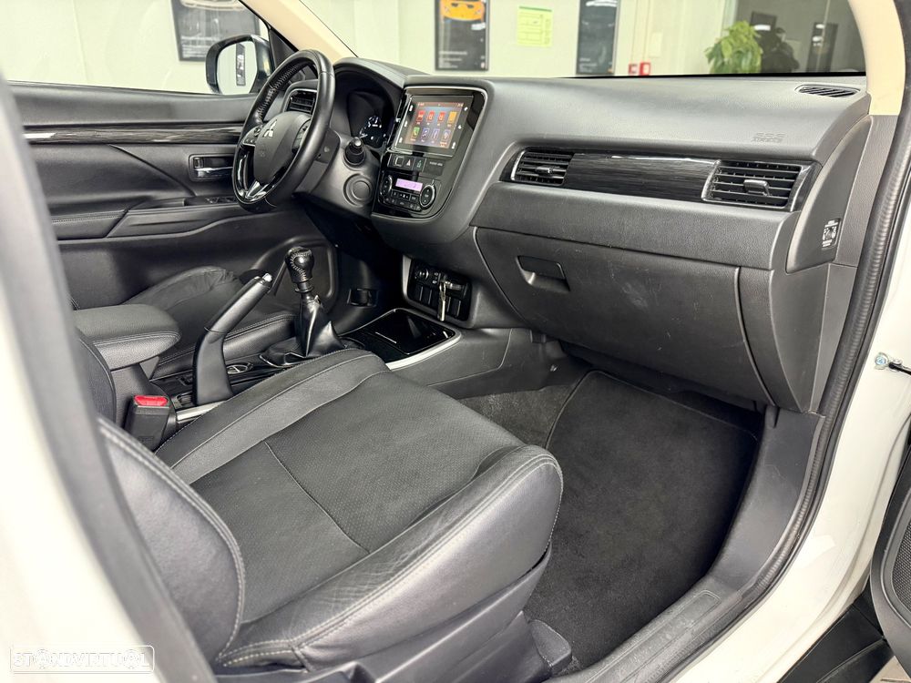Mitsubishi Outlander 2.2 DI-D Intense+ - 25
