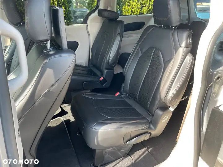 Chrysler Pacifica - 5