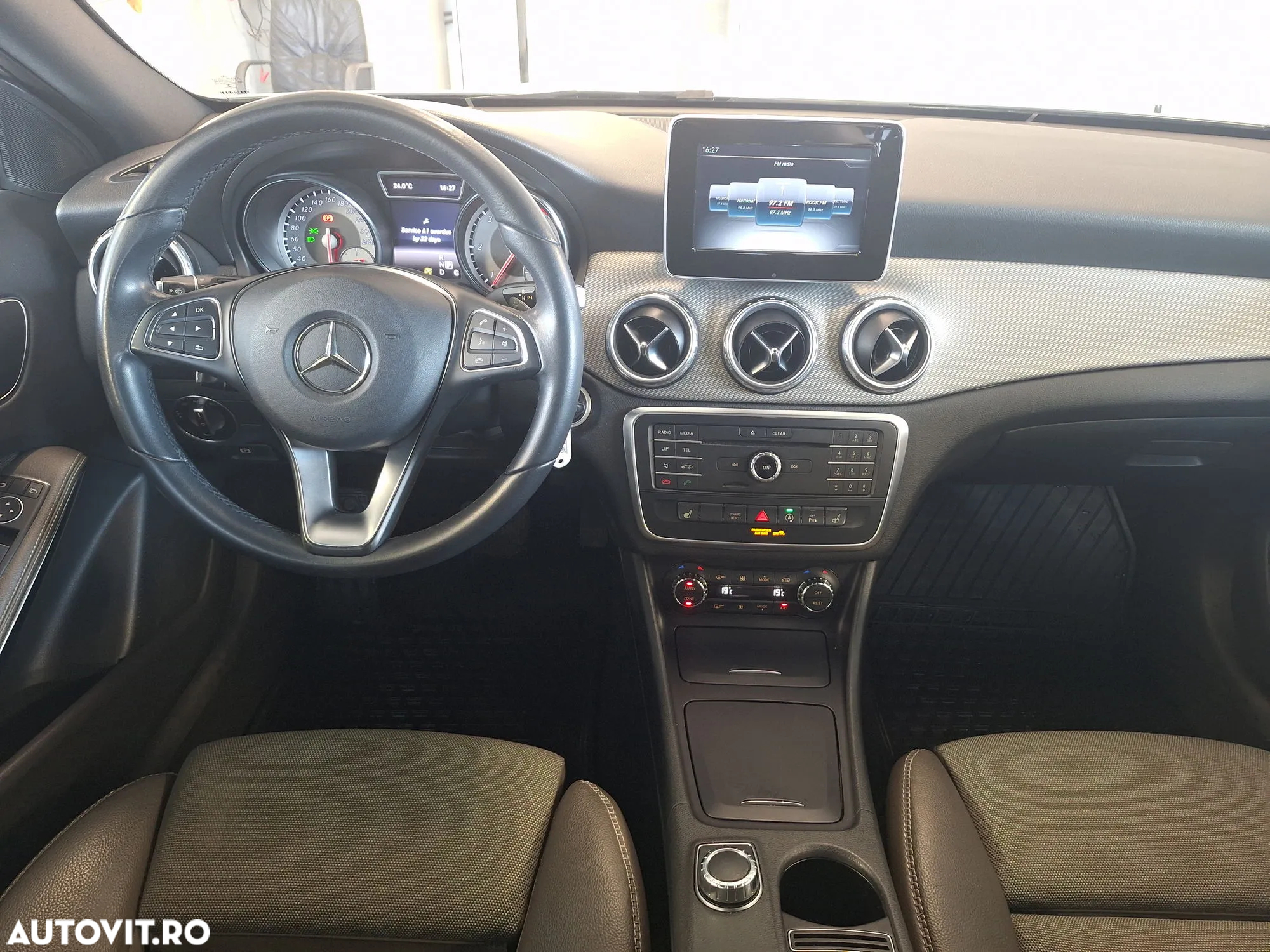 Mercedes-Benz GLA - 13