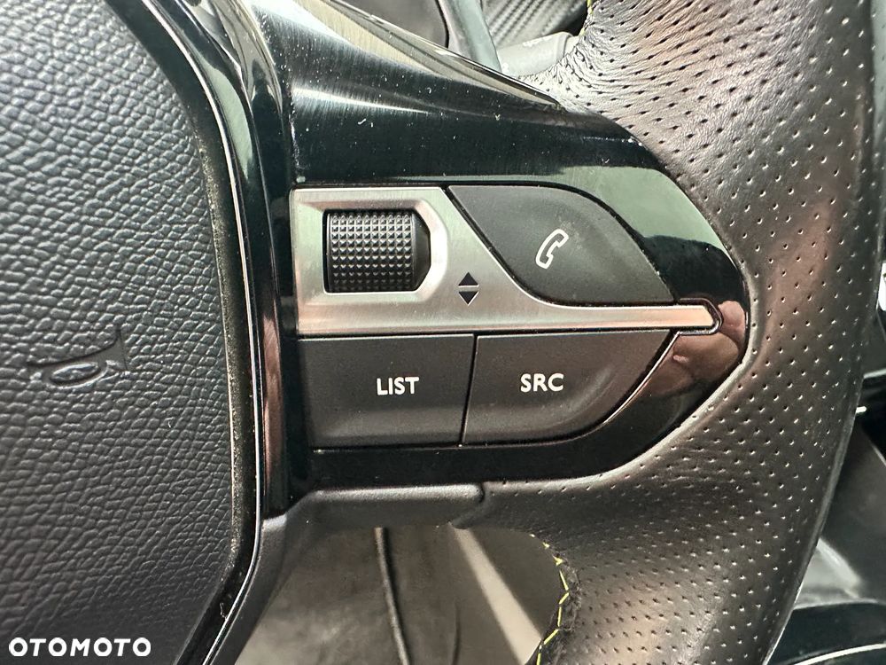 Peugeot 2008 PureTech 130 EAT8 GT Pack - 19