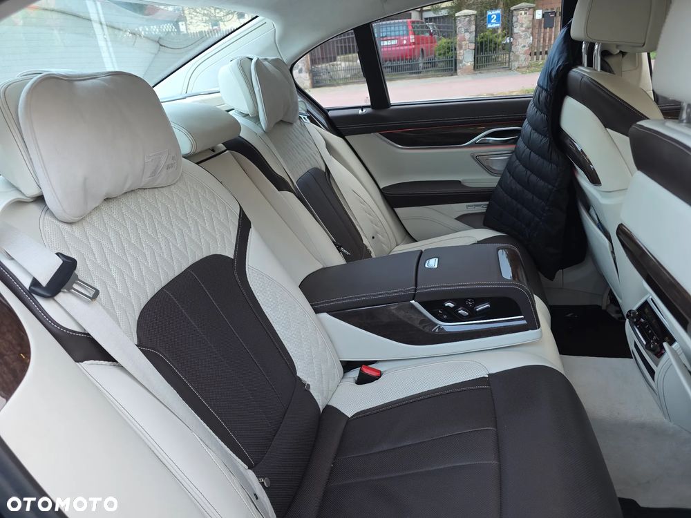 BMW Seria 7 740d xDrive - 22