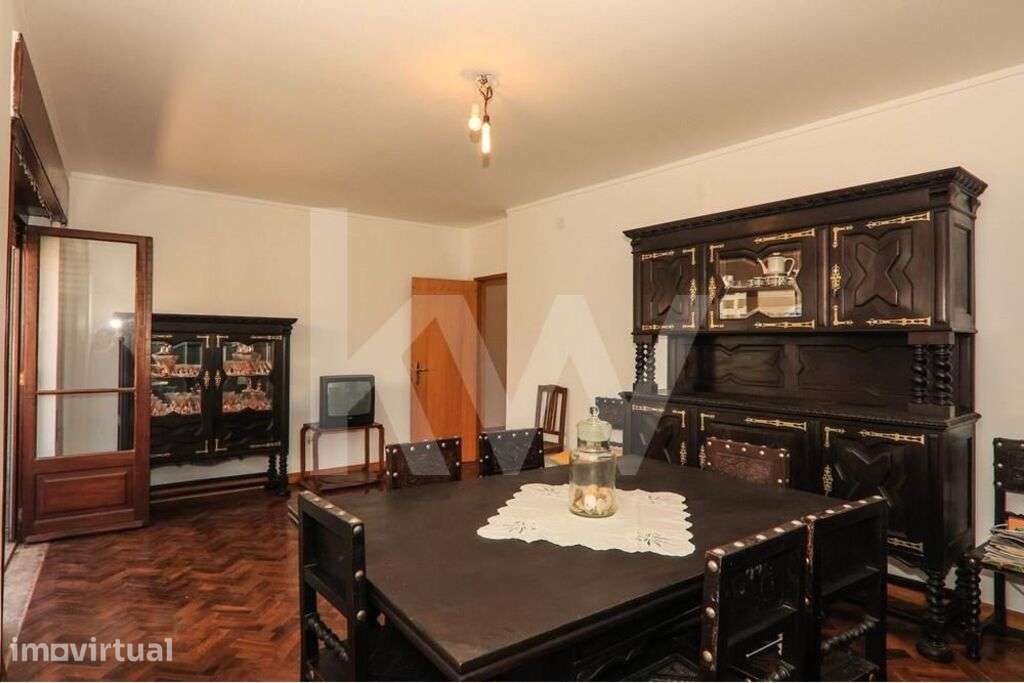 Apartamento T4 com varandas e marquise localizado no centro de Portimã - Grande imagem: 4/19