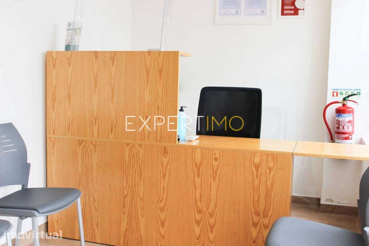 Clínica Médica com 3 gabinetes renovada à venda na Apolónia em... - Grande imagem: 4/11