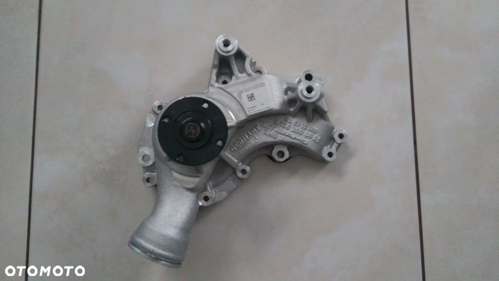 Pompa wody Mercedes 63 AMG 204 212 164 230 221 219   1562000601 1562000501 - 1