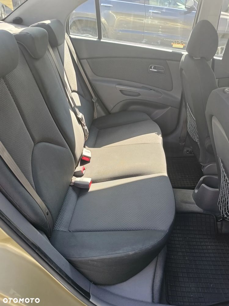 Kia Rio 1.4 Comfort - 16