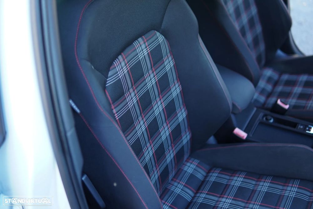 VW Golf GTI Performance BlueMotion - 49