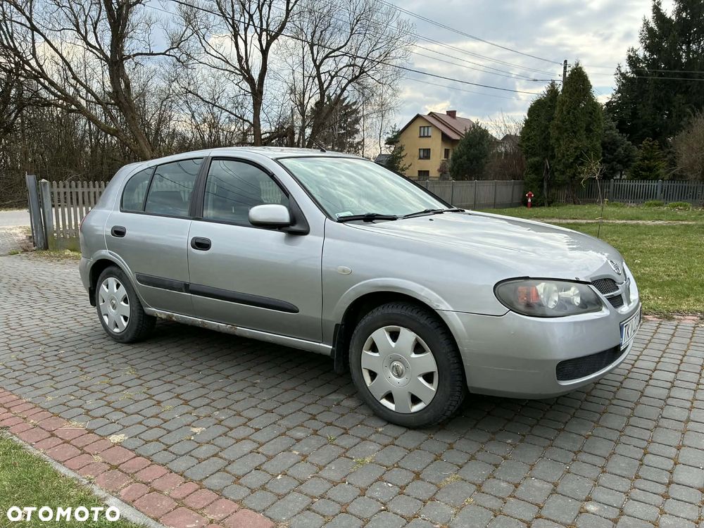 Nissan Almera 1.5 Base - 2