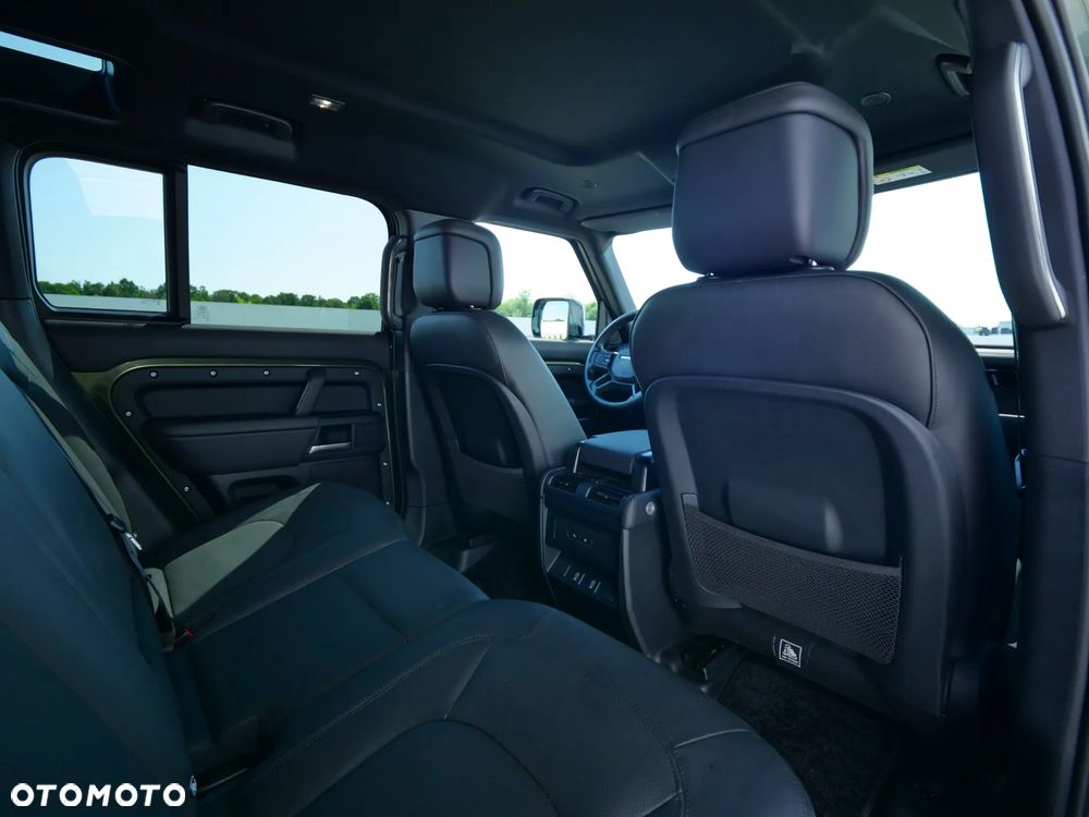 Land Rover Defender - 20