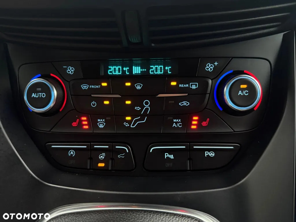 Ford Kuga 1.5 EcoBoost 2x4 Vignale - 26