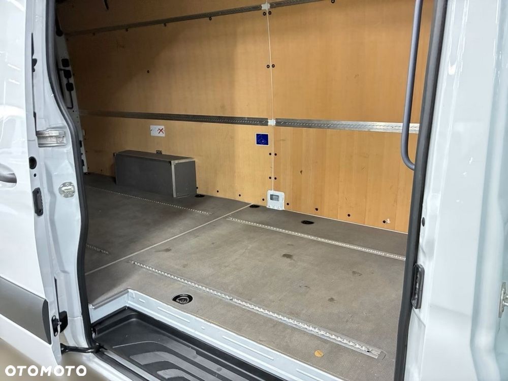 Mercedes-Benz Sprinter - 24